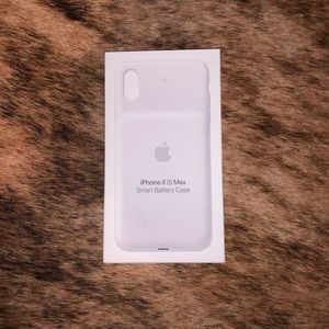 iPhone XS Max Apple White Charging Case